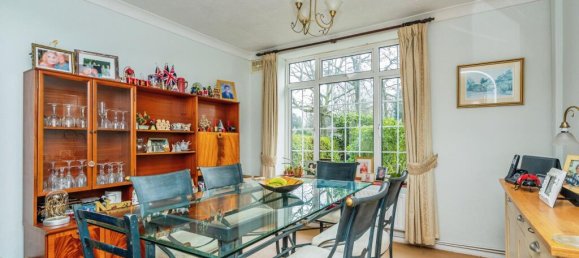 4 bedrooms House in Woking, United Kingdom No. 10529 5