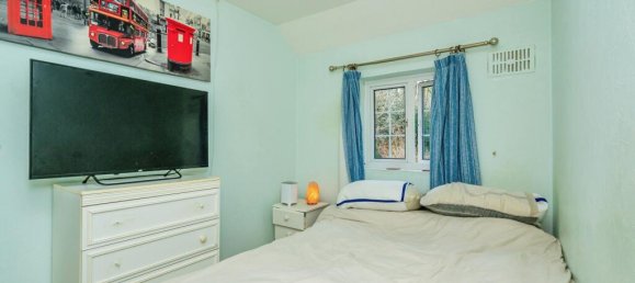 4 bedrooms House in Woking, United Kingdom No. 10529 13