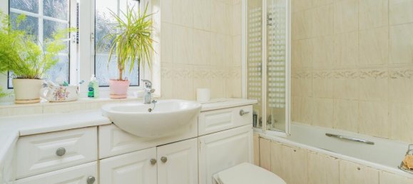 4 bedrooms House in Woking, United Kingdom No. 10529 11