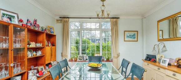 4 bedrooms House in Woking, United Kingdom No. 10529 4