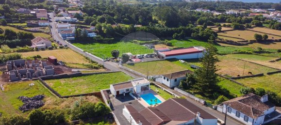 3 bedrooms House in Angra do Heroismo, Portugal No. 183283 4