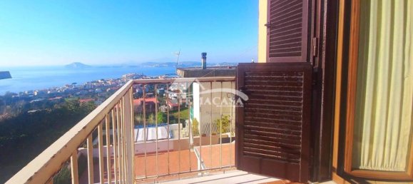 4 rooms Apartment in Pozzuoli, Italy No. 78004 8