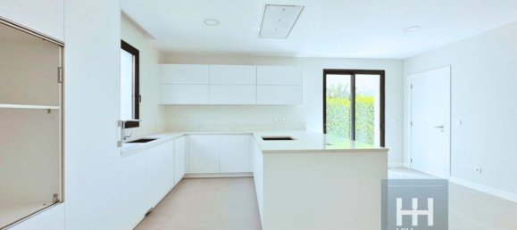 Дом с 3 спальнями в Фуншал, Португалия № 145817 18