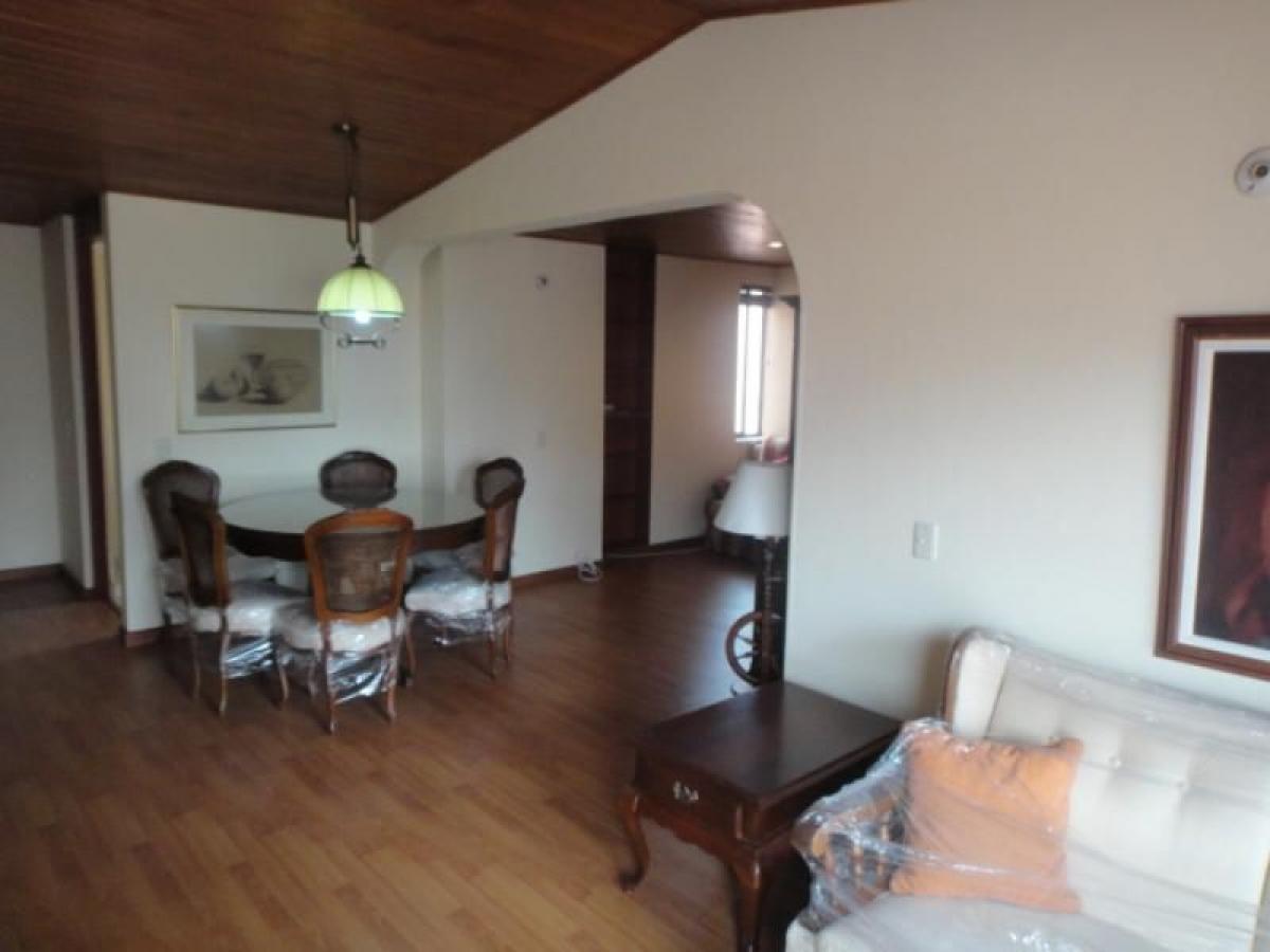 Casa de 3 dormitorios en Bogotá, Colombia No. 12282