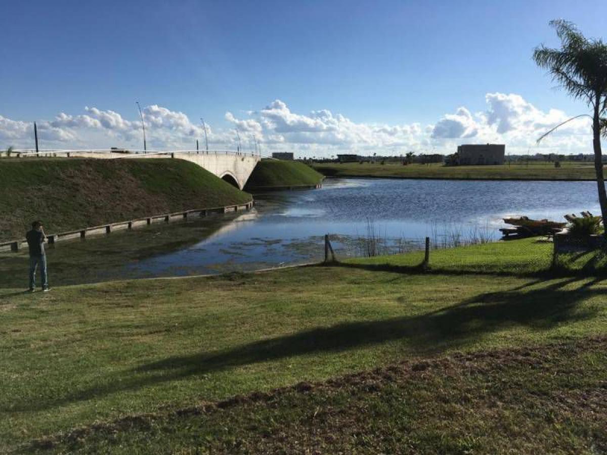  قطعة أرض في Tigre, Argentina رقم 110820