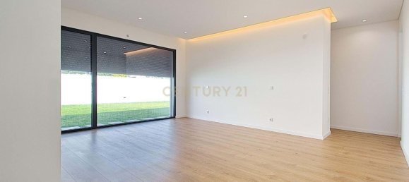 Villa de 5 dormitorios en Corroios, Portugal No. 103536 11