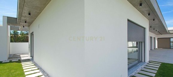 Villa de 5 dormitorios en Corroios, Portugal No. 103536 4