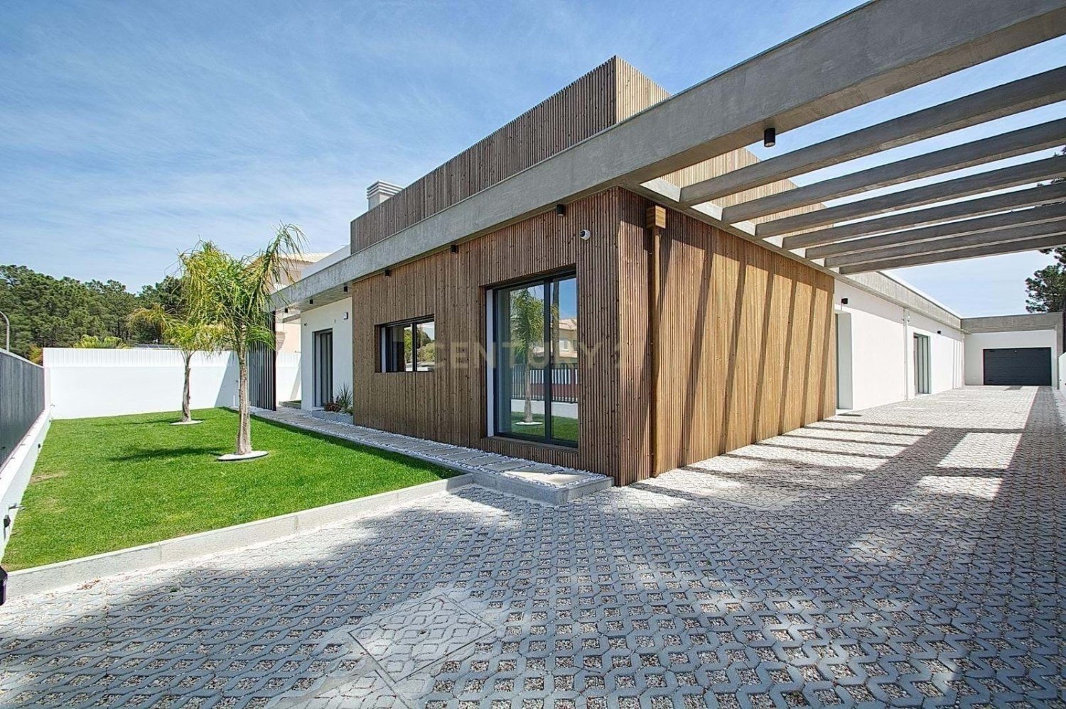 Villa de 5 dormitorios en Corroios, Portugal No. 103536