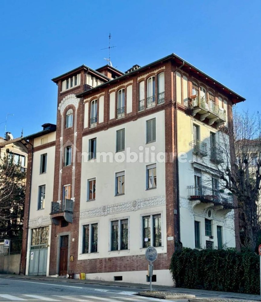 2 bedrooms Apartment in Turin, Italy No. 163161