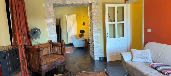 3 bedrooms Castles in Carapelle Calvisio, Italy No. 105625 6