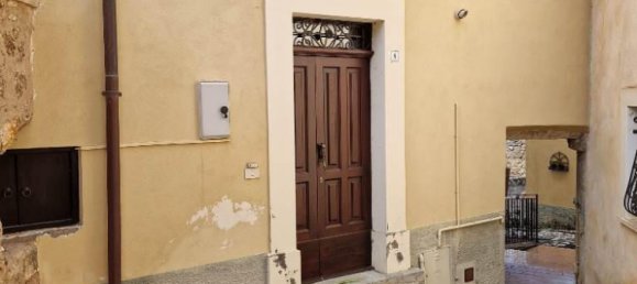 3 bedrooms Castles in Carapelle Calvisio, Italy No. 105625 5