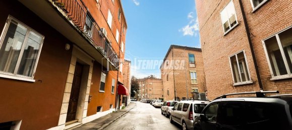 4 rooms Apartment in Ferrara, Italy No. 30675 2