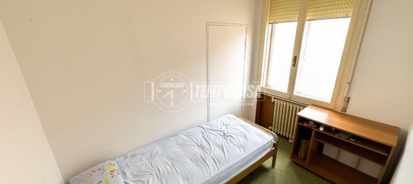 4 rooms Apartment in Ferrara, Italy No. 30675 14