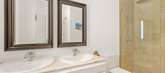 5 bedrooms Villa in Marbella, Spain No. 134716 9