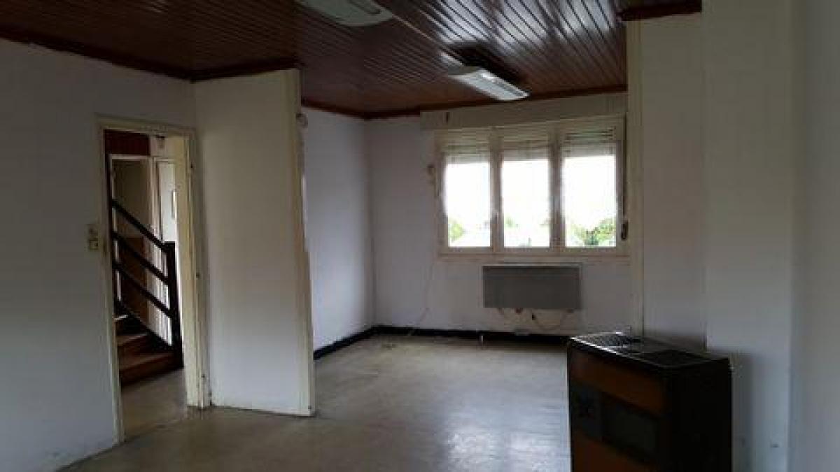 Casa de 3 dormitorios en Maubeuge, France No. 27245