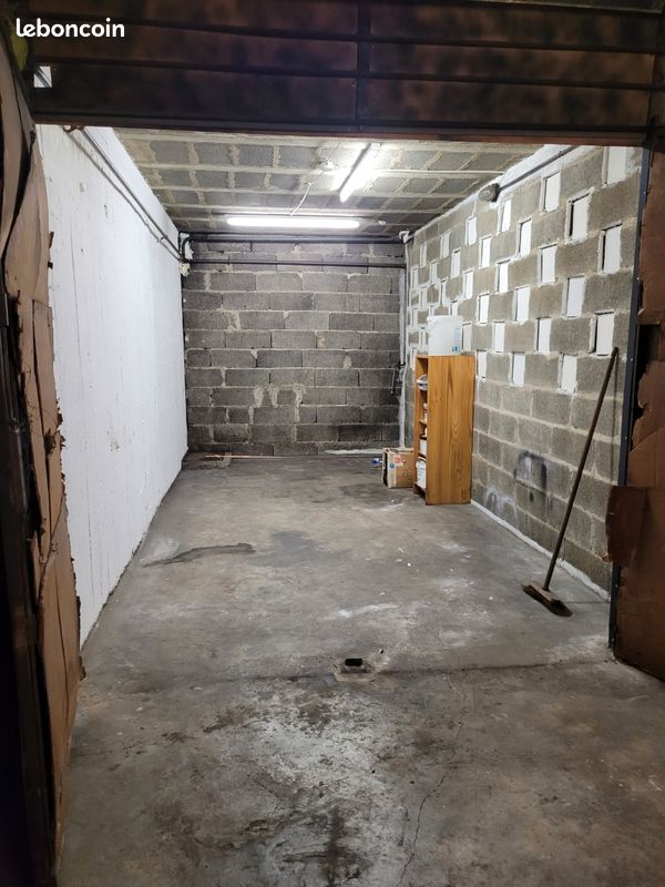 Гараж в Марсель, Франция № 360983