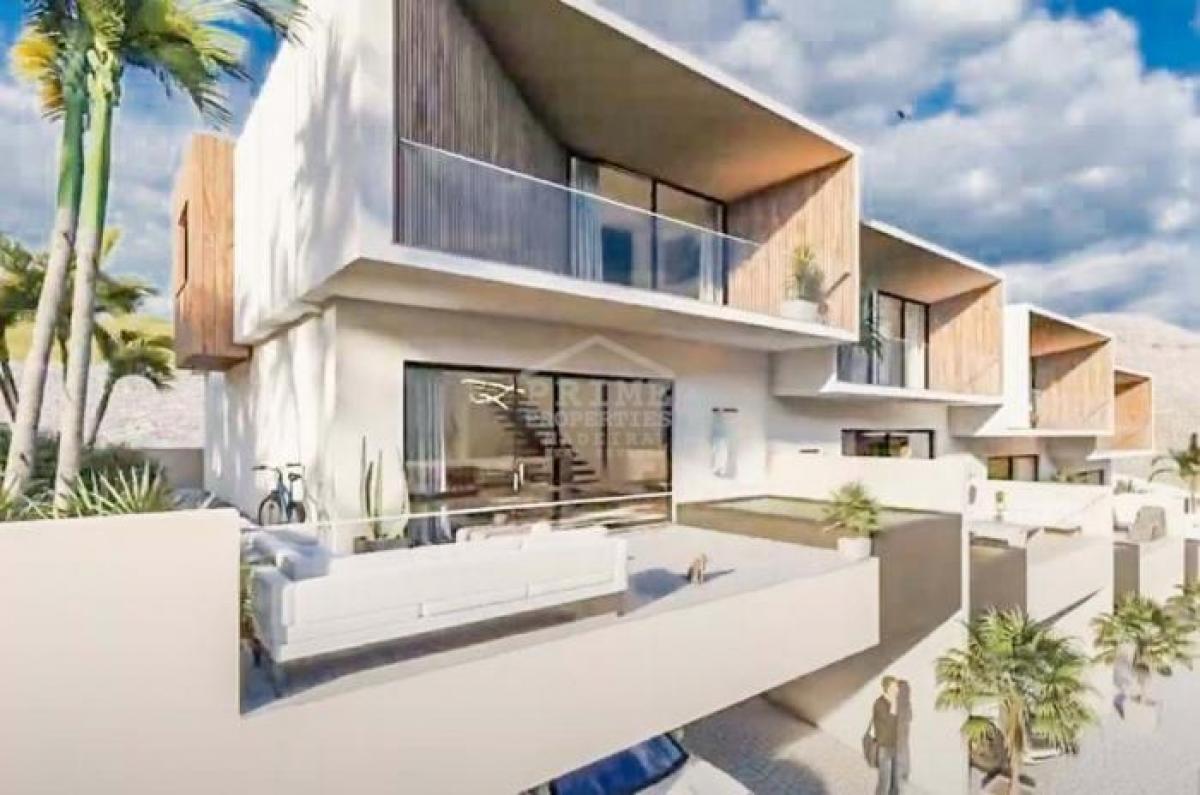 3 bedrooms Villa in Funchal, Portugal No. 1518