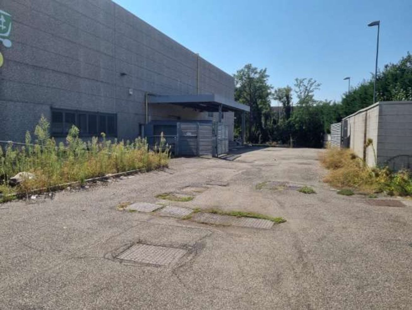 3215m² Commercial property in Milan, Italy No. 299023