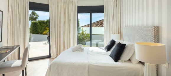 5 bedrooms Villa in Nueva Andalucia, Spain No. 4814 10