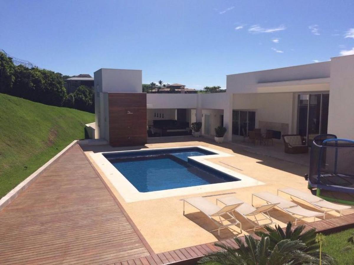 Casa de 4 dormitorios en Sao Paulo, Brazil No. 587548