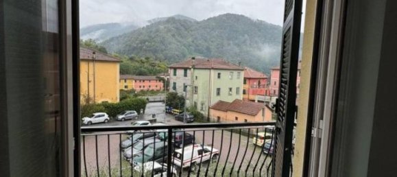 3 rooms Apartment in Serra Riccò, Italy No. 39389 2