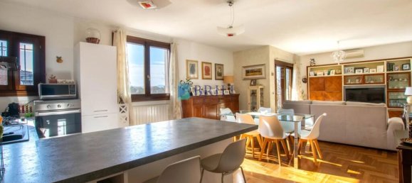 Apartamento de 3 dormitorios en Olbia, Italy No. 326996 3