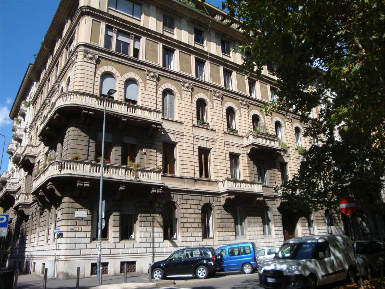 3 bedrooms Apartment in Milan, Italy No. 291812