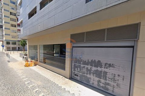 105m² Commercial property in Lisbon, Portugal No. 303086