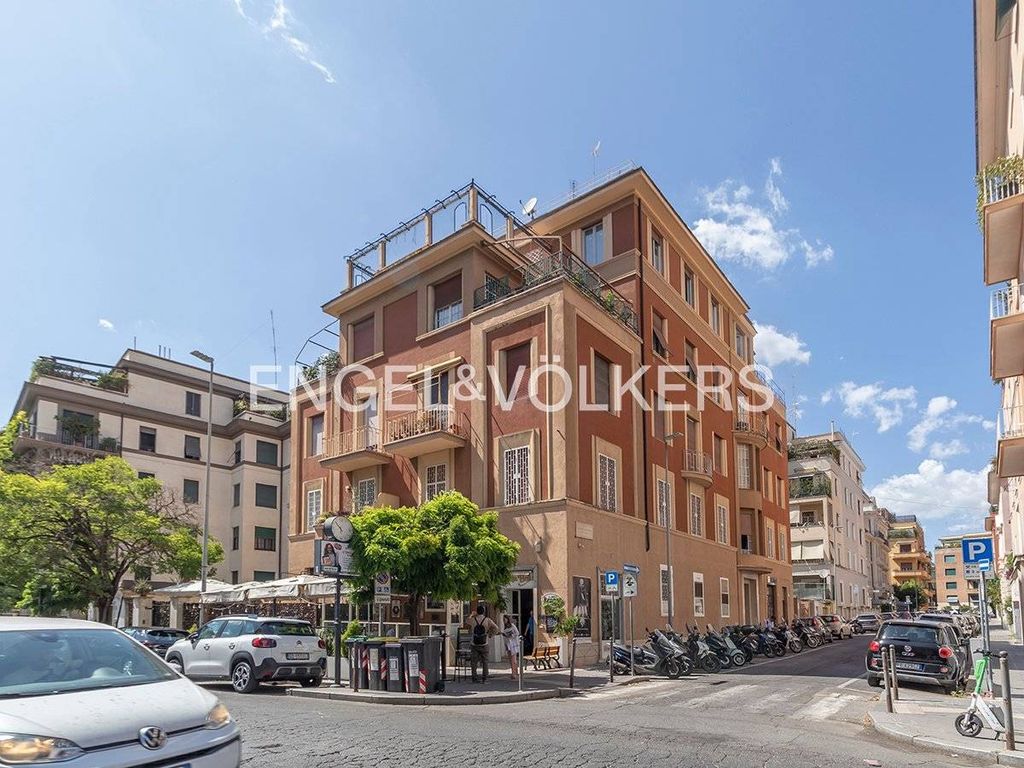 11 bedrooms Apartment in Rome, Italy No. 296874