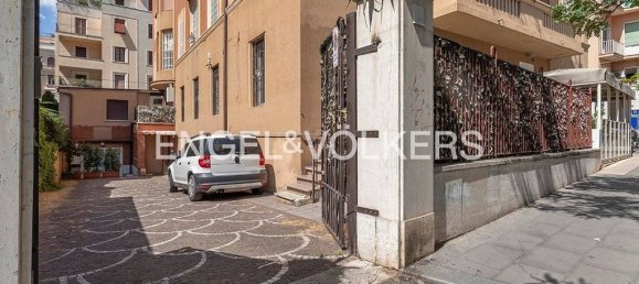 11 bedrooms Apartment in Rome, Italy No. 296874 26