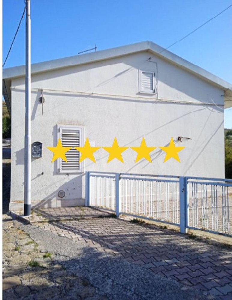Apartamento de 5 habitaciónes en Avigliano, Italy No. 100286