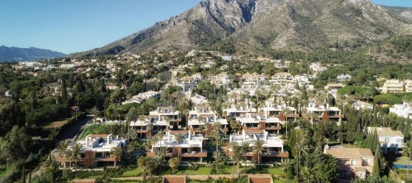 5 bedrooms Villa in Marbella, Spain No. 25067 20