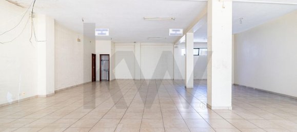 210m² Commercial property in Arrifana, Portugal No. 242462 5