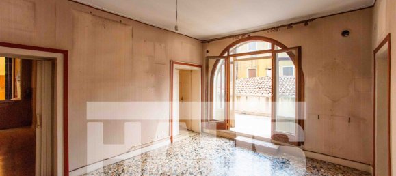 5 bedrooms Apartment in Venice, Italy No. 330962 3