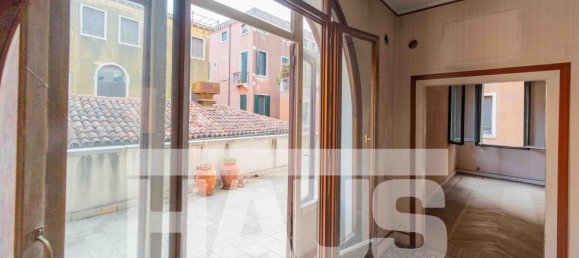 5 bedrooms Apartment in Venice, Italy No. 330962 4