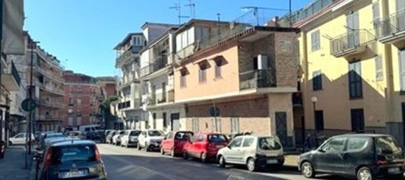4 rooms Apartment in Naples, Italy No. 136638 2
