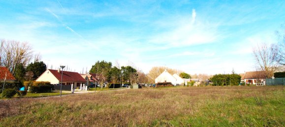 911m² Land in Le Controis-en-Sologne, France No. 82349 5