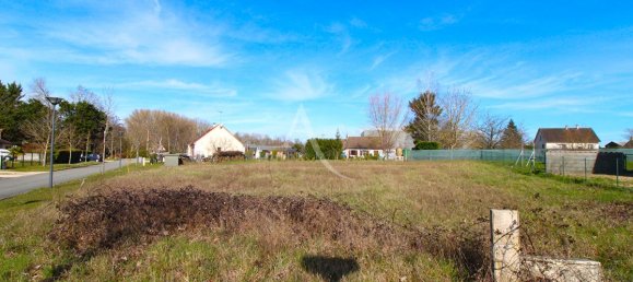 911m² Land in Le Controis-en-Sologne, France No. 82349 2