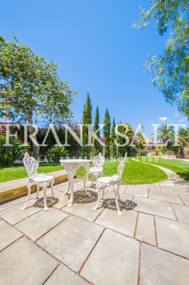 5 bedrooms Villa in Iklin, Malta No. 8497