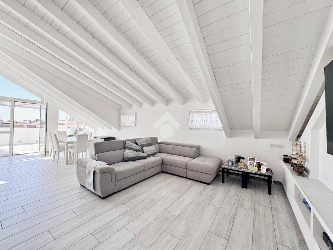 2 Schlafzimmer Wohnung in Seregno, Italy, Nr. 293816