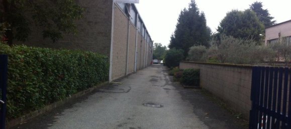 700m² Warehouse in Gorgonzola, Italy No. 133458 3