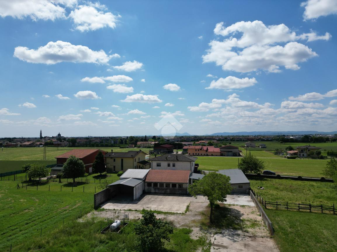 1 room Garage in Sandrigo, Italy No. 109483