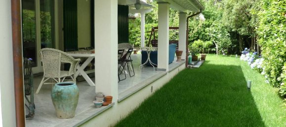 6 bedrooms Villa in Forte dei Marmi, Italy No. 138863 4