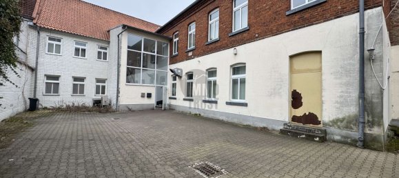 Здание с 5 спальнями в Зальцведель, Германия № 164002 3