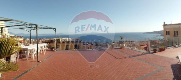 Apartamento de 4 dormitorios en Naples, Italy No. 377389 14