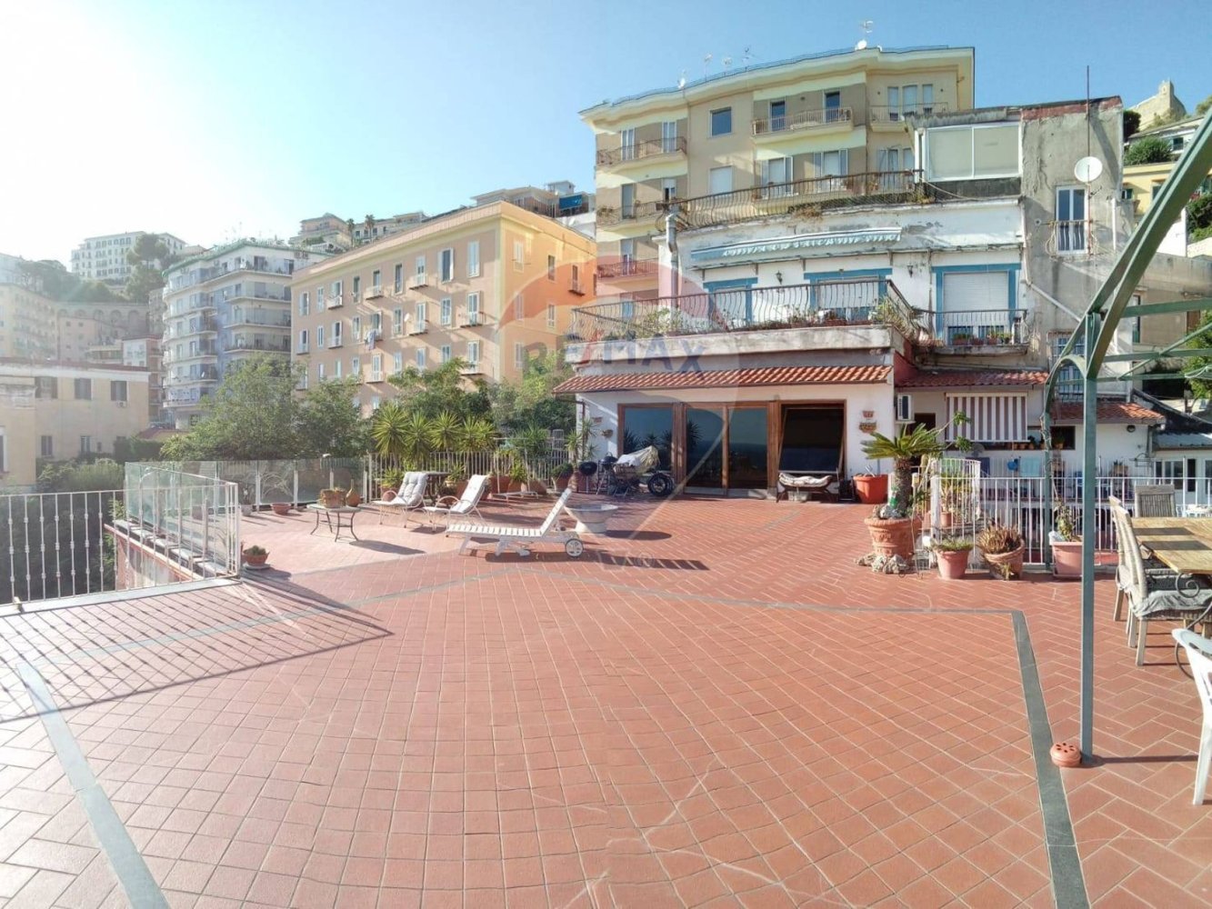 Apartamento de 4 dormitorios en Naples, Italy No. 377389