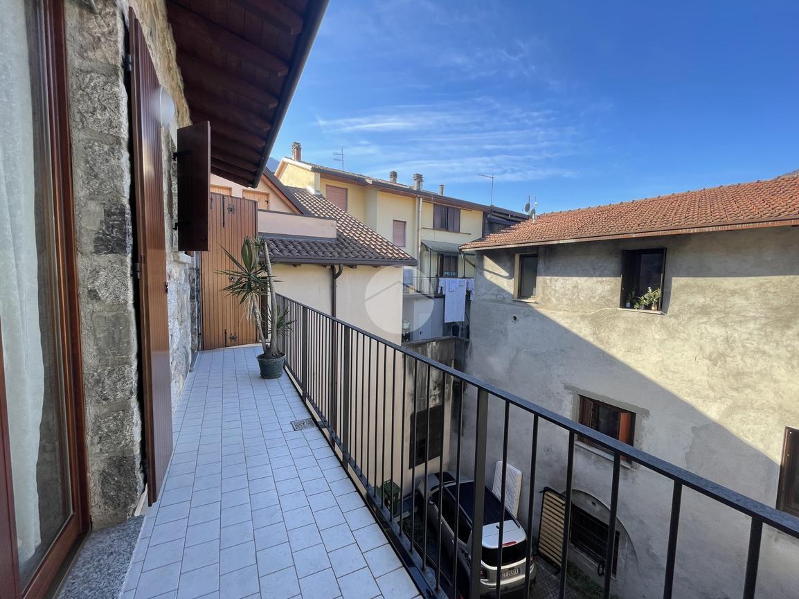 Квартира с 3 комнатами в Эзине, Италия № 69902