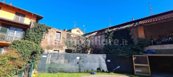 Casa de 3 dormitorios en Busto Garolfo, Italy No. 133229 2