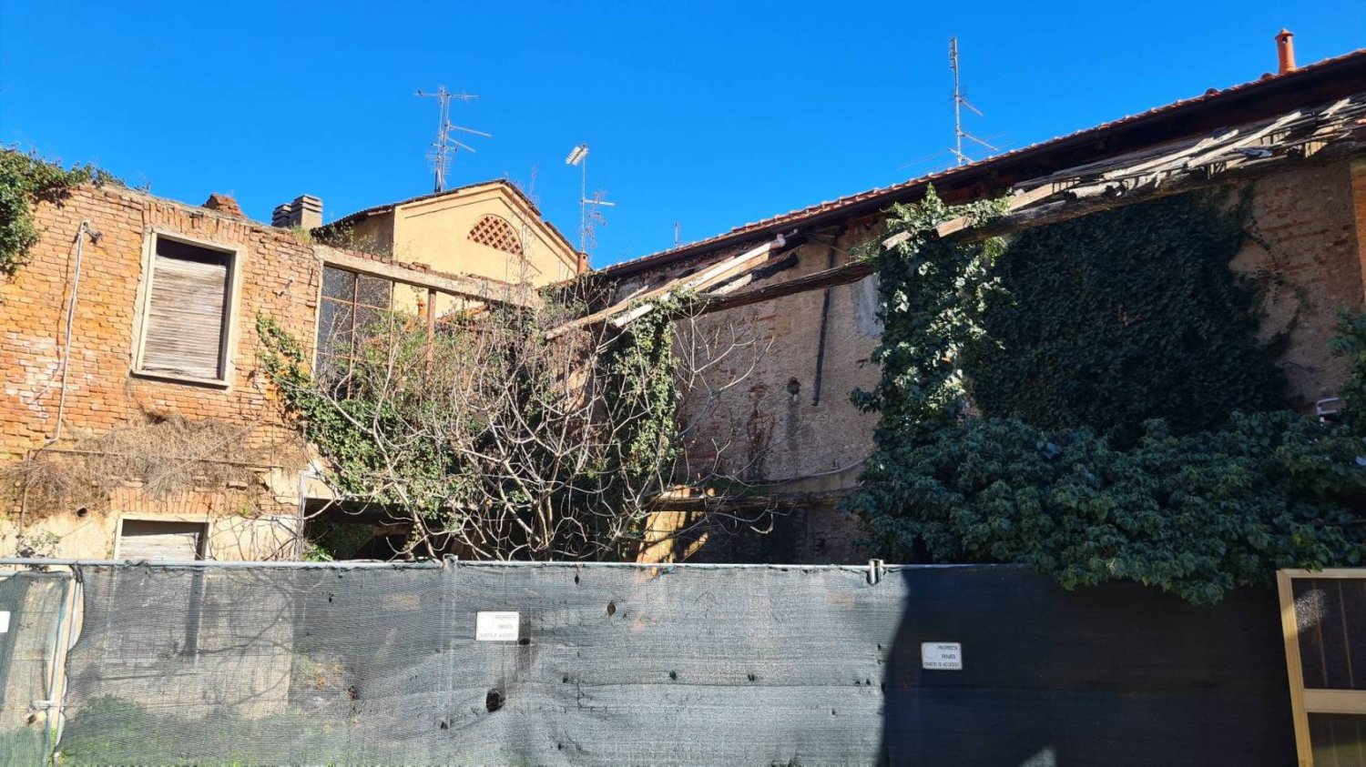 Casa de 3 dormitorios en Busto Garolfo, Italy No. 133229