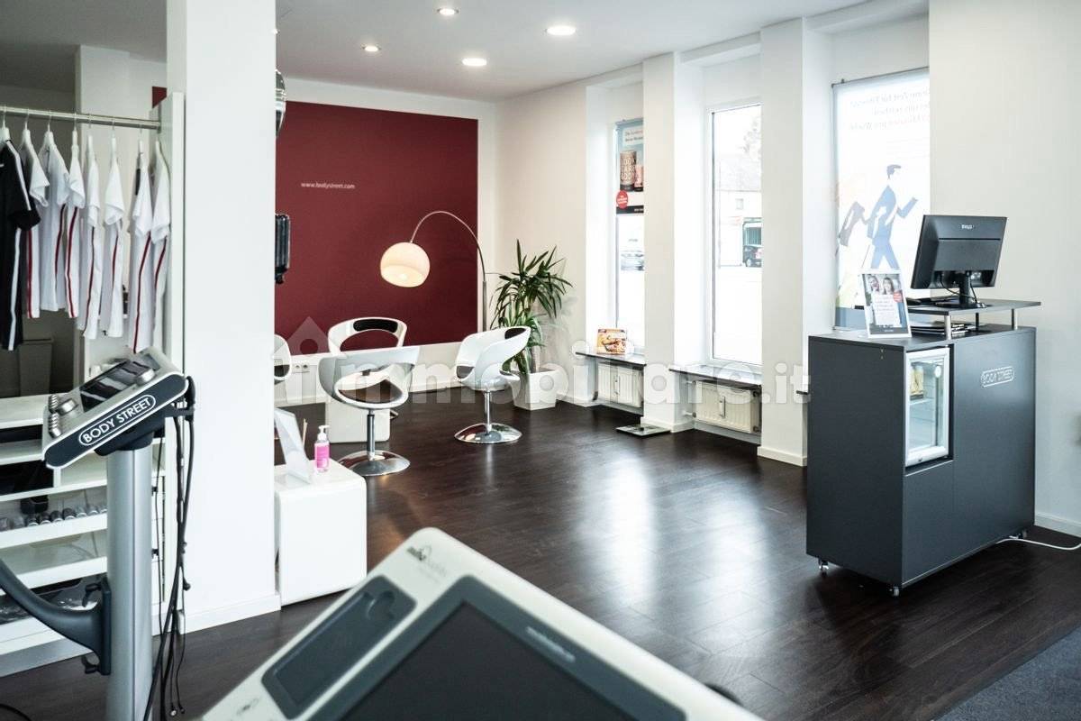 4-Zimmer Gewerbliche Immobilie in Rome, Italy, Nr. 256481